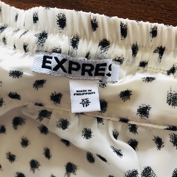 Black and White Handkerchief skirt. BEAUTIFUL & comfortable! SZ XS. - Picture 2 of 3